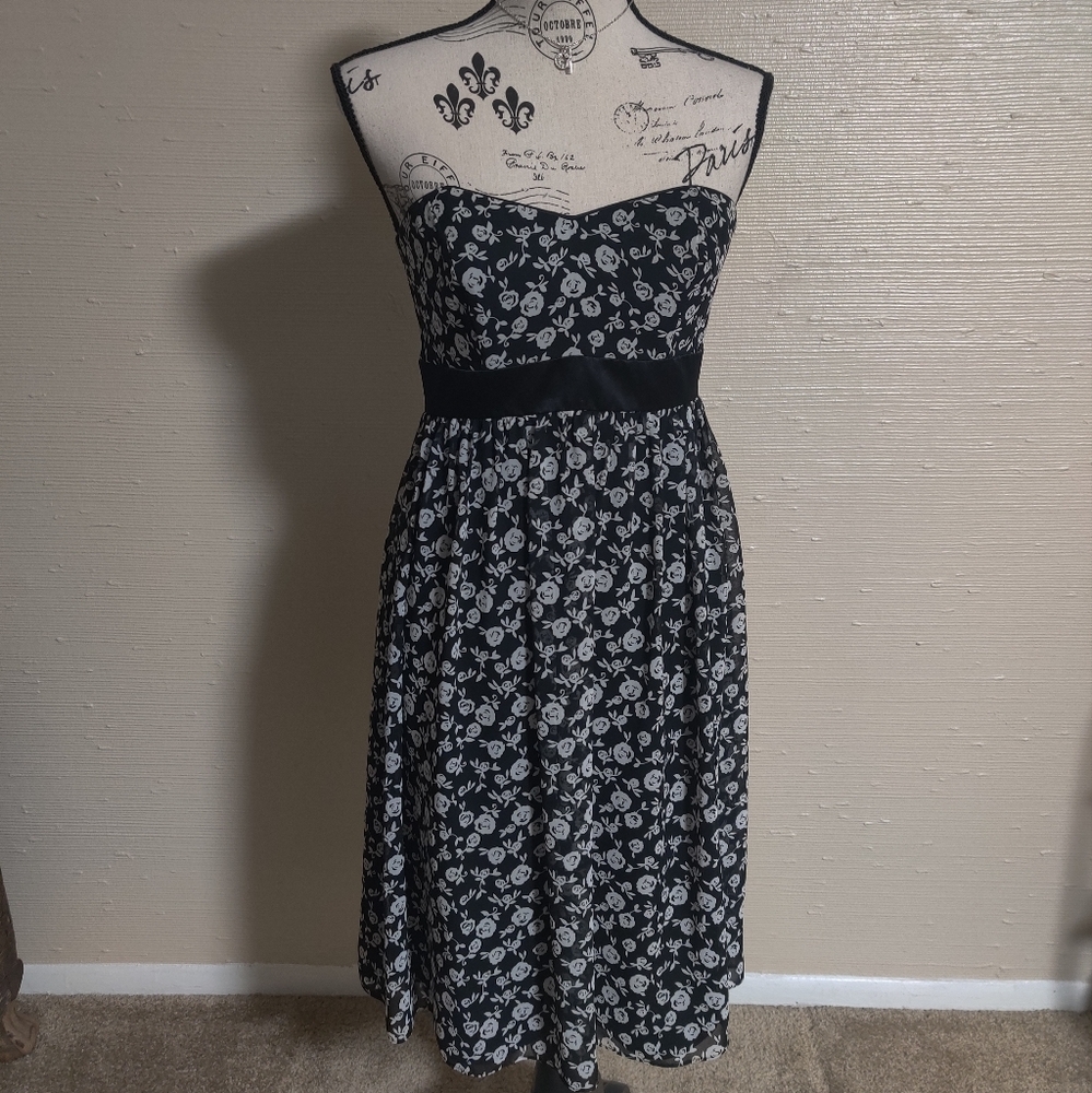 WHBM Black & white floral flower power pattern strapless hoco Cocktail Dress (2)